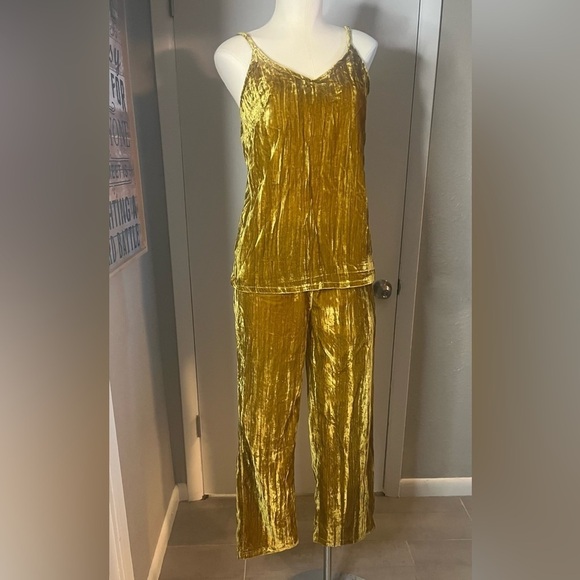 NWT Paparazzi Biz gold velvet pant suit blouse and pants - Picture 1 of 15